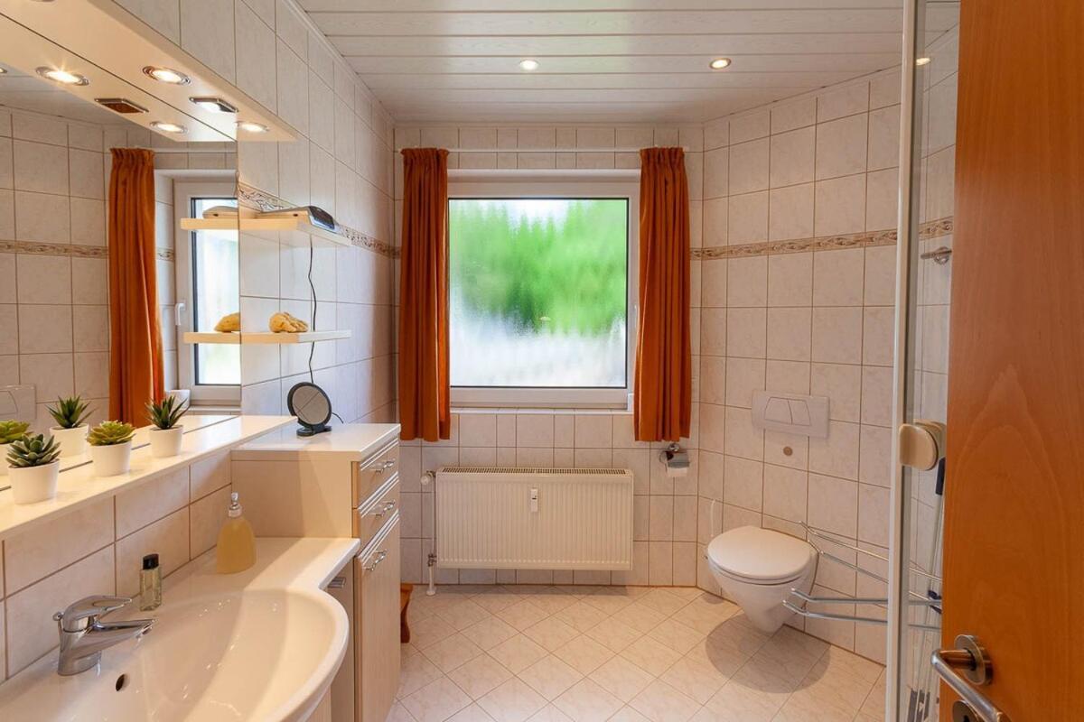 Apartment Toenjes Am Kurpark Mit Balkon